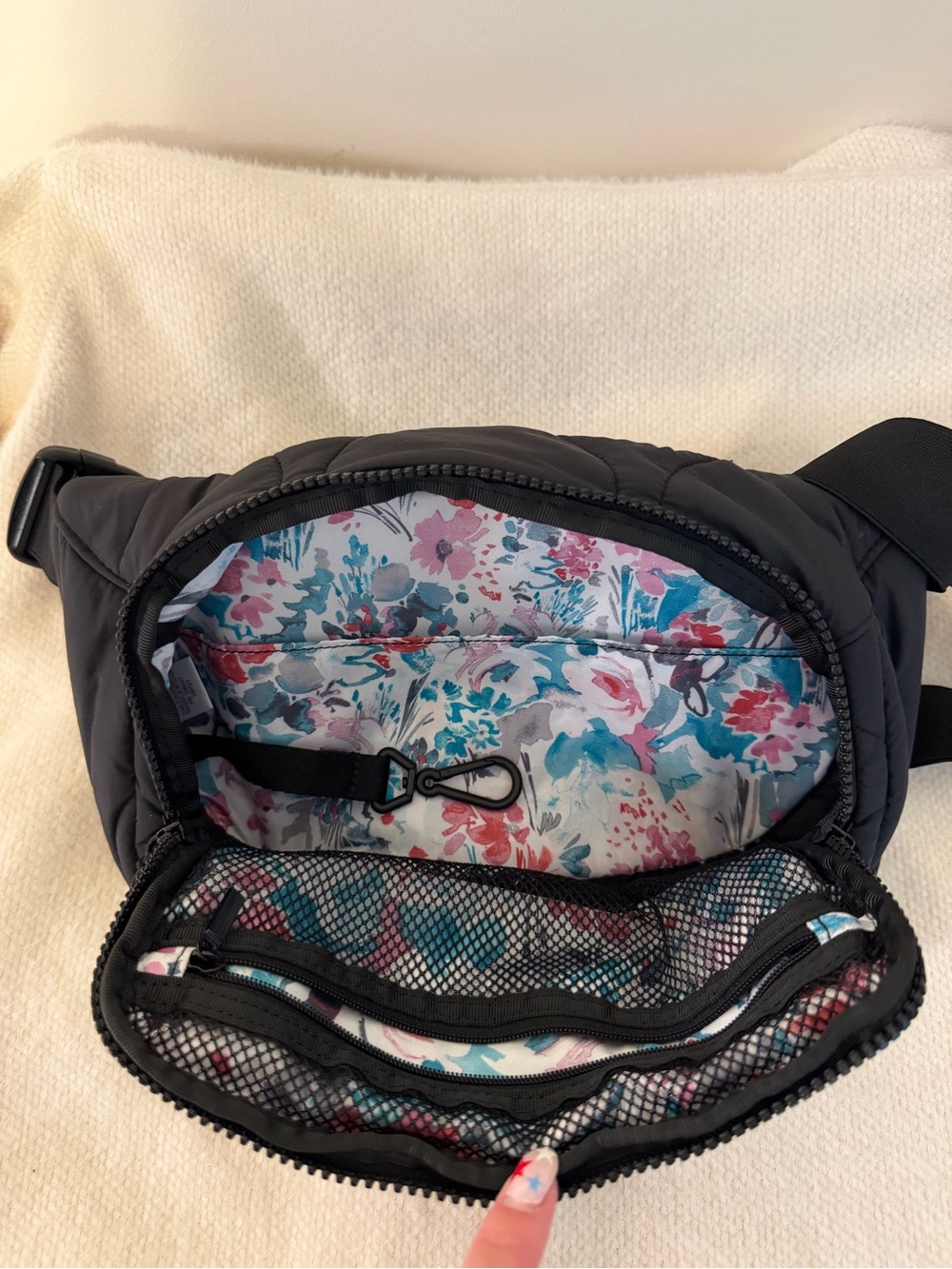 Vera Bradley Women’s Black Quilted Belt Bag - Picture 4 of 6